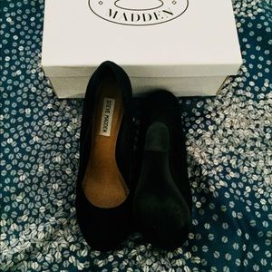 Steve Madden pammyy Black suede wedges